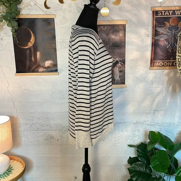 Workshop black and gray striped workout top size medium - Picture 5 of 5